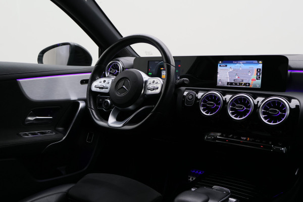Mercedes-Benz A-Klasse 250 e Business Solution AMG Limited SOH 100%, Sfeerverlichting, Apple Carplay, Camera, LED, Lane Assist, 18"