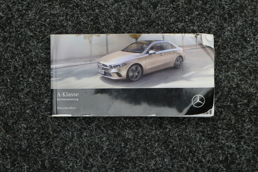 Mercedes-Benz A-Klasse 250 e Business Solution AMG Limited SOH 100%, Sfeerverlichting, Apple Carplay, Camera, LED, Lane Assist, 18"