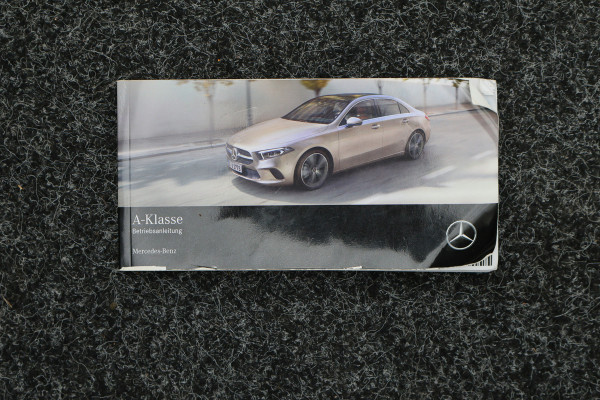 Mercedes-Benz A-Klasse 250 e Business Solution AMG Limited SOH 100%, Sfeerverlichting, Apple Carplay, Camera, LED, Lane Assist, 18"