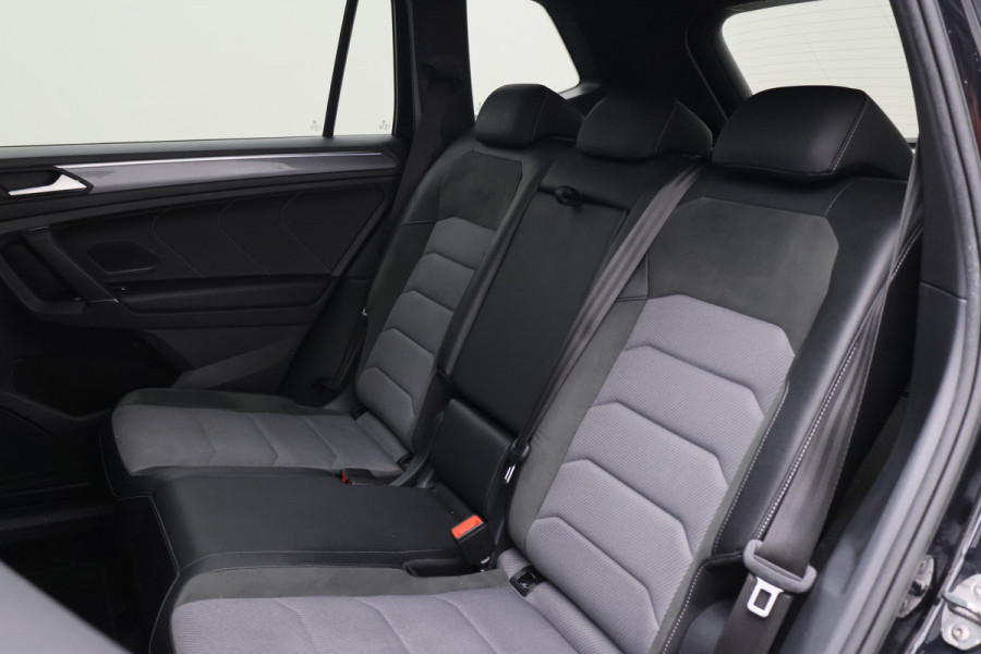 Volkswagen Tiguan Allspace 2.0 TSI 4Motion Highline Business R Panoramadak, Camera, Apple CarPlay, ACC, Keyless, Trekhaak, 20"