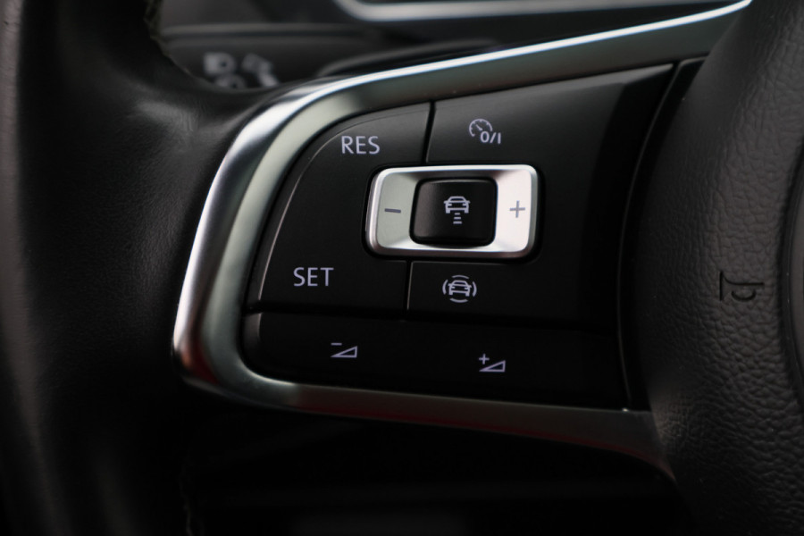 Volkswagen Tiguan Allspace 2.0 TSI 4Motion Highline Business R Panoramadak, Camera, Apple CarPlay, ACC, Keyless, Trekhaak, 20"