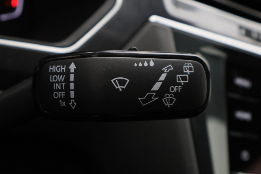 Volkswagen Tiguan Allspace 2.0 TSI 4Motion Highline Business R Panoramadak, Camera, Apple CarPlay, ACC, Keyless, Trekhaak, 20"