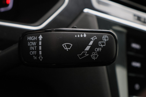 Volkswagen Tiguan Allspace 2.0 TSI 4Motion Highline Business R Panoramadak, Camera, Apple CarPlay, ACC, Keyless, Trekhaak, 20"