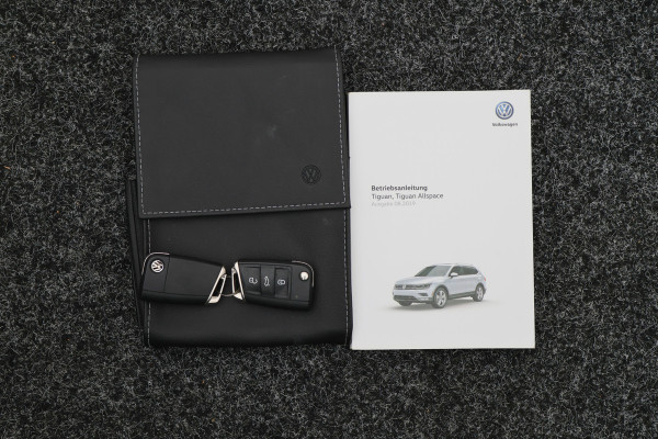 Volkswagen Tiguan Allspace 2.0 TSI 4Motion Highline Business R Panoramadak, Camera, Apple CarPlay, ACC, Keyless, Trekhaak, 20"