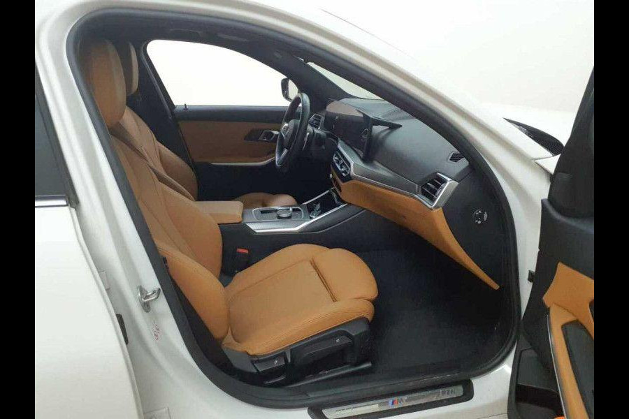BMW 3 Serie Touring 318i Touring Auto BTW|M-sport|Pano|Dealer onderh|Trekhaak