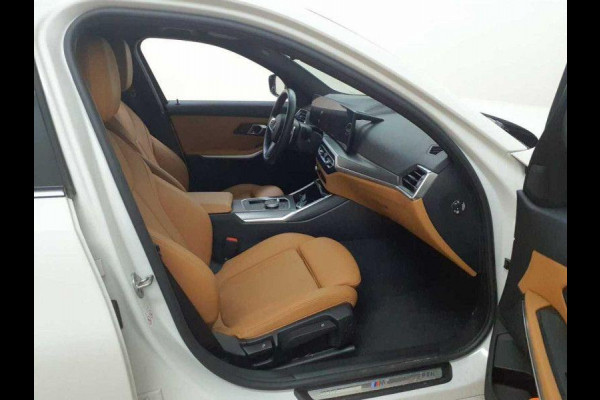BMW 3 Serie Touring 318i Touring Auto BTW|M-sport|Pano|Dealer onderh|Trekhaak