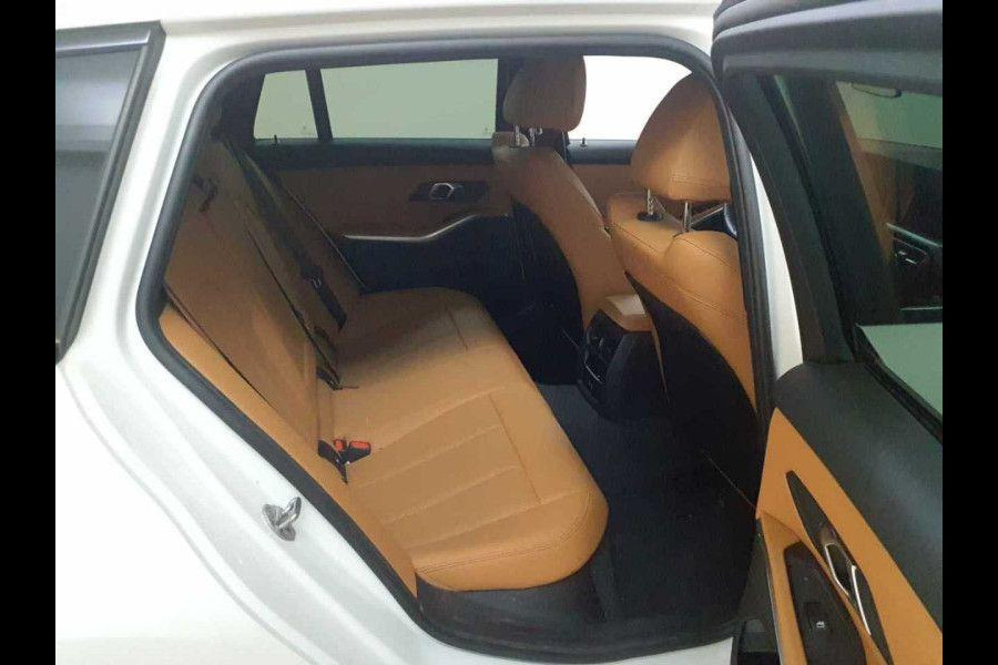 BMW 3 Serie Touring 318i Touring Auto BTW|M-sport|Pano|Dealer onderh|Trekhaak