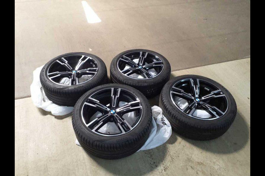 BMW 3 Serie Touring 318i Touring Auto BTW|M-sport|Pano|Dealer onderh|Trekhaak