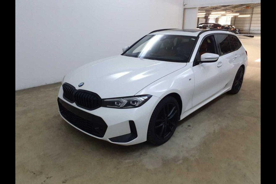 BMW 3 Serie Touring 318i Touring Auto BTW|M-sport|Pano|Dealer onderh|Trekhaak