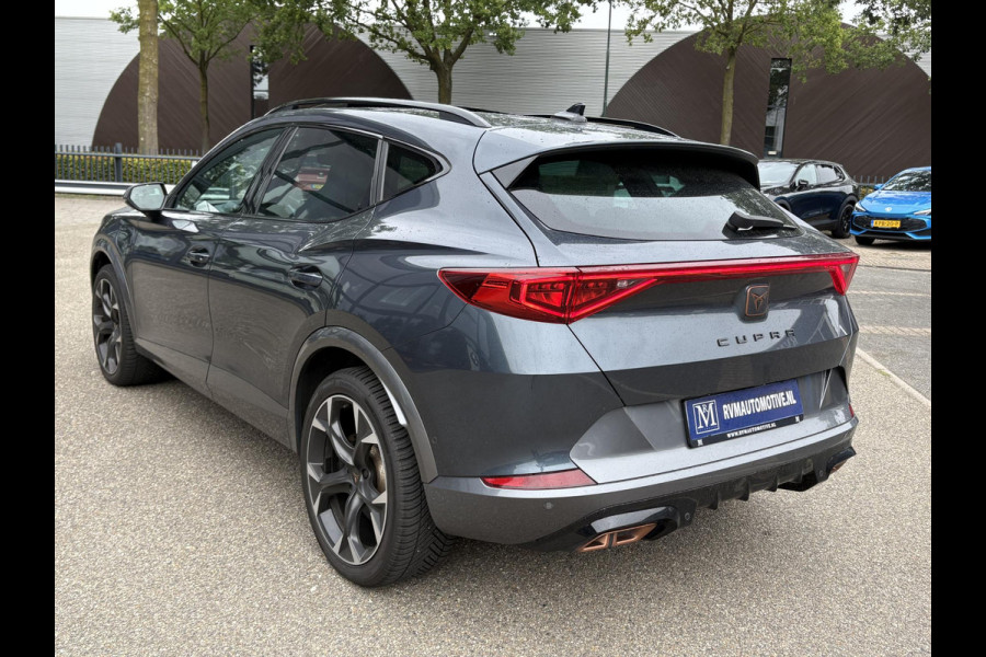 CUPRA Formentor 1.4 e-Hybrid VZ Performance VAN: € 32.900,- VOOR: 29.440,- UW HERFSTVOORDEEL: 3.460,- 245 PK | PLUG-IN-HYBRIDE | MEMORY | PANORAMADAK | 360° CAMERA | STOEL- & STUURVERWARMING | DODEHOEK | RIJKLAARPRIJS INCL. 12 MND BOVAG GARANTIE