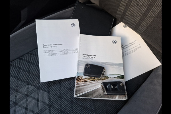 Volkswagen Tiguan 1.5 TSI R-Line Blackstyle * Panoramadak * Stoel/stuurverwarming * Navigatiesysteem