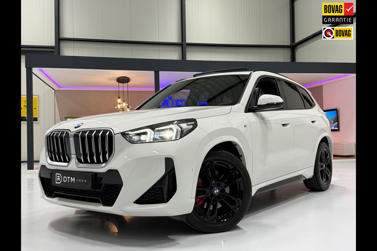 BMW X1 SDrive20i M Sport Pano Sportstoelen ACC Trekhaak Navi LED Camera Carplay