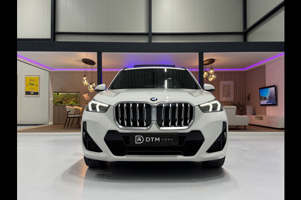 BMW X1 SDrive20i M Sport Pano Sportstoelen ACC Trekhaak Navi LED Camera Carplay