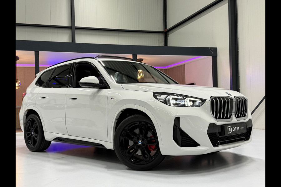 BMW X1 SDrive20i M Sport Pano Sportstoelen ACC Trekhaak Navi LED Camera Carplay
