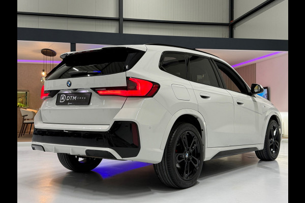 BMW X1 SDrive20i M Sport Pano Sportstoelen ACC Trekhaak Navi LED Camera Carplay