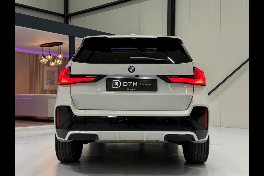 BMW X1 SDrive20i M Sport Pano Sportstoelen ACC Trekhaak Navi LED Camera Carplay