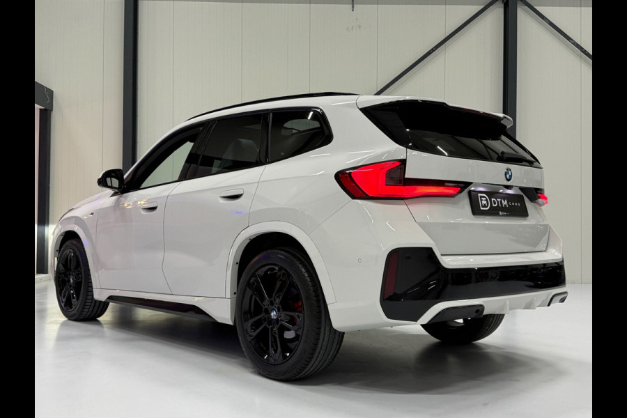 BMW X1 SDrive20i M Sport Pano Sportstoelen ACC Trekhaak Navi LED Camera Carplay