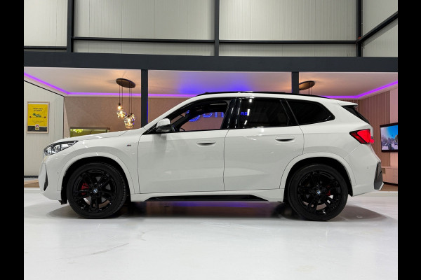BMW X1 SDrive20i M Sport Pano Sportstoelen ACC Trekhaak Navi LED Camera Carplay