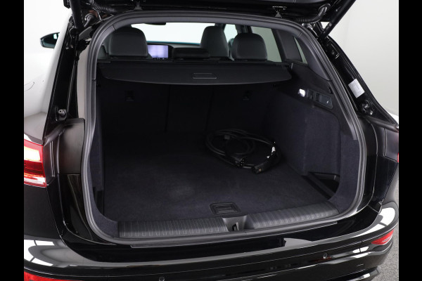 Audi Q6 e-tron S edition performance 100 kWh 306 pk | SOH 99,50% | Verlengde garantie | Navigatie | Warmetepomp | Panoramadak | Trekhaak (wegklapbaar) | Lederen bekleding | B&O Soundsystem | Rondomzicht camera | Head-up display | S-Line |