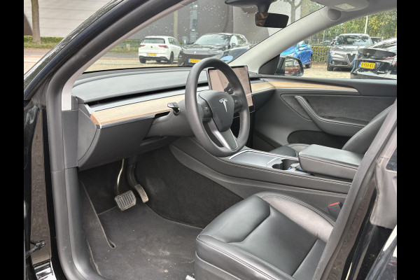Tesla Model Y Long Range AWD 75 kWh VAN:40.900,- VOOR:37.440,- UW HERFSTVOORDEEL:3.460,- | SOH 94% | RIJKLAAR GELEVERD | AFNEEMBARE TREKHAAK |TESLA FABRIEKSGARANTIE TOT 06-2027 OF 80.000 KM | TESLA GARANTIE ACCU + AANDRIJFLIJN T/M 06-2031 OF 192.000 KM