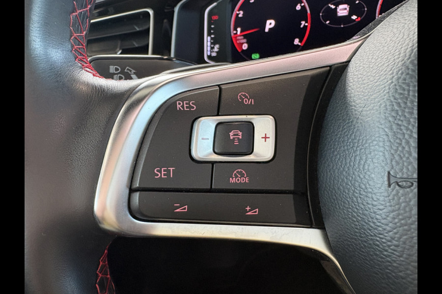 Volkswagen Polo 2.0 TSi 200pk GTi DSG 5-drs. SCHUIFDAK/BEATS/KEYLESS/CAMERA/DODEHOEK/1E EIGENAAR!