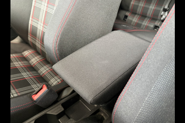 Volkswagen Polo 2.0 TSi 200pk GTi DSG 5-drs. SCHUIFDAK/BEATS/KEYLESS/CAMERA/DODEHOEK/1E EIGENAAR!