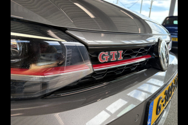 Volkswagen Polo 2.0 TSi 200pk GTi DSG 5-drs. SCHUIFDAK/BEATS/KEYLESS/CAMERA/DODEHOEK/1E EIGENAAR!