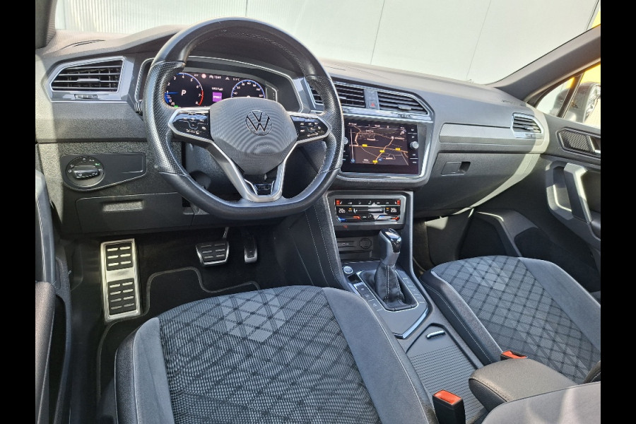 Volkswagen Tiguan 1.5 TSI R-Line Blackstyle * Panoramadak * Stoel/stuurverwarming * Navigatiesysteem