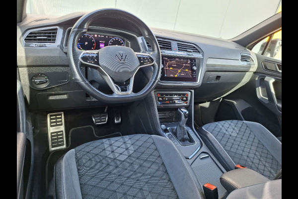 Volkswagen Tiguan 1.5 TSI R-Line Blackstyle * Panoramadak * Stoel/stuurverwarming * Navigatiesysteem
