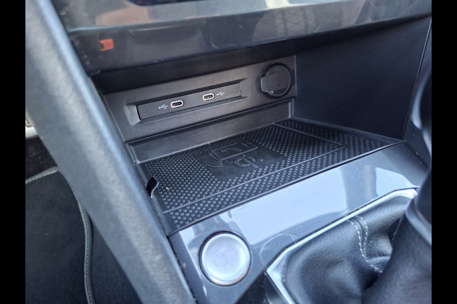 Volkswagen Tiguan 1.5 TSI R-Line Blackstyle * Panoramadak * Stoel/stuurverwarming * Navigatiesysteem