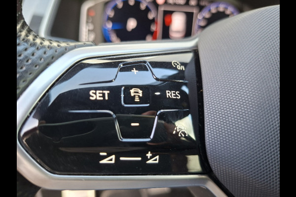 Volkswagen Tiguan 1.5 TSI R-Line Blackstyle * Panoramadak * Stoel/stuurverwarming * Navigatiesysteem