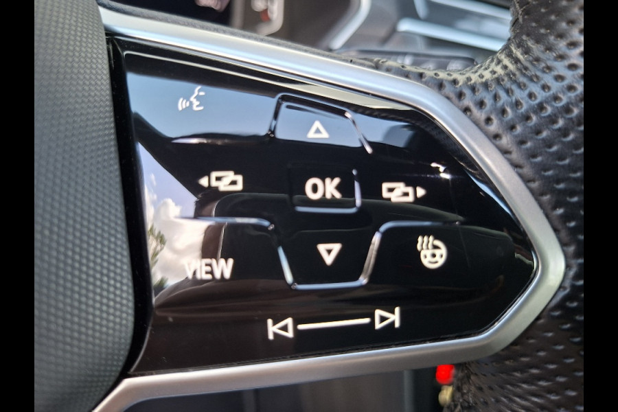 Volkswagen Tiguan 1.5 TSI R-Line Blackstyle * Panoramadak * Stoel/stuurverwarming * Navigatiesysteem