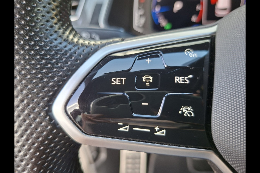 Volkswagen Tiguan 1.5 TSI R-Line Blackstyle * Panoramadak * Stoel/stuurverwarming * Navigatiesysteem