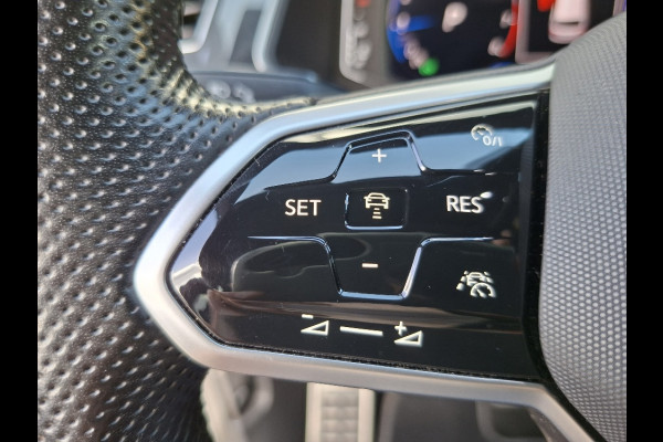 Volkswagen Tiguan 1.5 TSI R-Line Blackstyle * Panoramadak * Stoel/stuurverwarming * Navigatiesysteem
