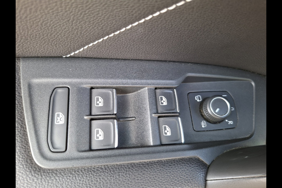 Volkswagen Tiguan 1.5 TSI R-Line Blackstyle * Panoramadak * Stoel/stuurverwarming * Navigatiesysteem