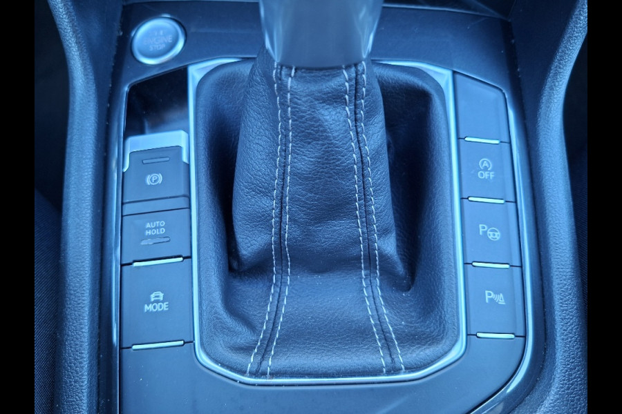 Volkswagen Tiguan 1.5 TSI R-Line Blackstyle * Panoramadak * Stoel/stuurverwarming * Navigatiesysteem