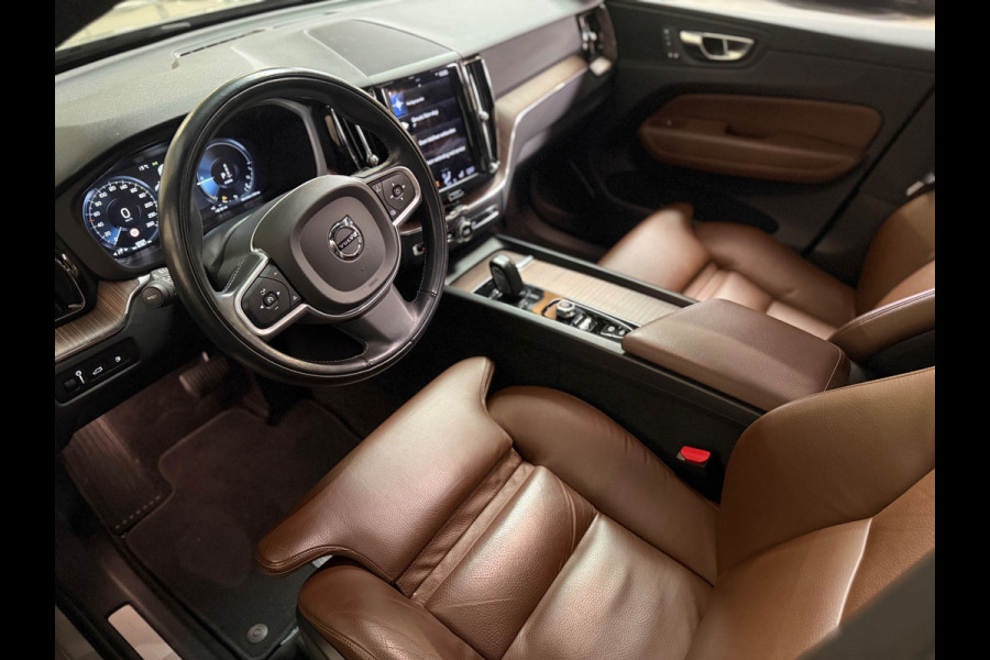 Volvo XC60 2.0 Recharge T6 AWD Business Pro | Pano | Carplay | Trekhaak | Camera | Stuur/Stoelverwarming