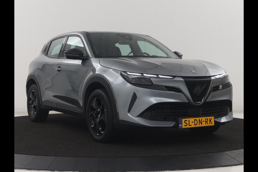 Alfa Romeo junior 1.2 Turbo Hybrid Ibrida | LED | Parkeerhulp | Apple Carplay |