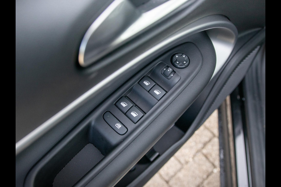 Jeep Avenger 1.2 e-Hybrid Summit | Actieprijs! | Winter Pack | Schuif/Kanteldak | Infotainment &Convenience Pack