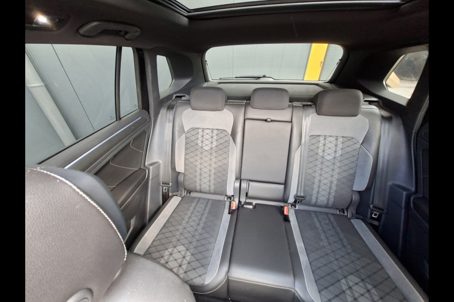 Volkswagen Tiguan 1.5 TSI R-Line Blackstyle * Panoramadak * Stoel/stuurverwarming * Navigatiesysteem