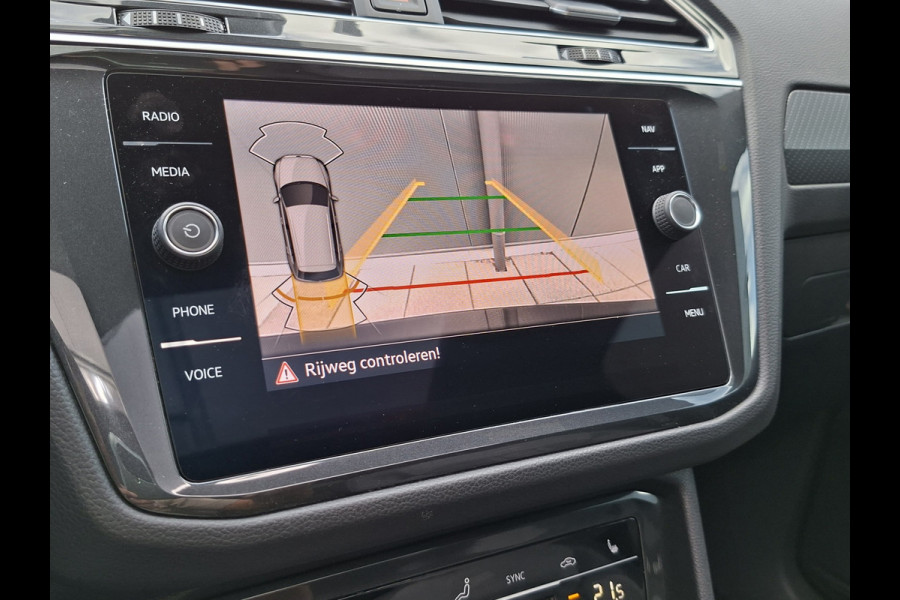 Volkswagen Tiguan 1.5 TSI R-Line Blackstyle * Panoramadak * Stoel/stuurverwarming * Navigatiesysteem