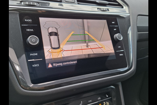 Volkswagen Tiguan 1.5 TSI R-Line Blackstyle * Panoramadak * Stoel/stuurverwarming * Navigatiesysteem