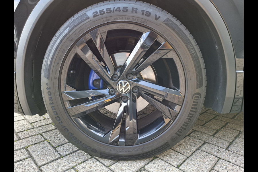 Volkswagen Tiguan 1.5 TSI R-Line Blackstyle * Panoramadak * Stoel/stuurverwarming * Navigatiesysteem