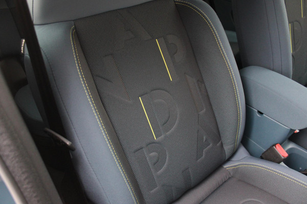 Fiat Grande Panda 1.2 Hybrid 110PK AUTOMAAT ICON | PACK STYLE: 16" LICHTMETALEN VELGEN HOOGGLANS ZWART, DAKRAILS ZWART, EXTRA GETINTE ACHTERRUITEN, IN HOOGTE VERSTELBARE PASSAGIERSSTOEL, MIDDENARMSTEUN, STYLE VOOR EN ACHTERBUMPER, STYLE DASHBOARD) | CRUISE CONTROL | DAB+ RADIO | APPLE CARPLAY/ANDROID AUTO |