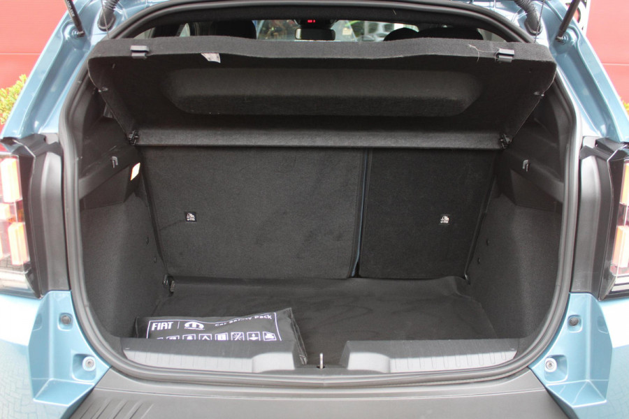 Fiat Grande Panda 1.2 Hybrid 110PK AUTOMAAT ICON | PACK STYLE: 16" LICHTMETALEN VELGEN HOOGGLANS ZWART, DAKRAILS ZWART, EXTRA GETINTE ACHTERRUITEN, IN HOOGTE VERSTELBARE PASSAGIERSSTOEL, MIDDENARMSTEUN, STYLE VOOR EN ACHTERBUMPER, STYLE DASHBOARD) | CRUISE CONTROL | DAB+ RADIO | APPLE CARPLAY/ANDROID AUTO |
