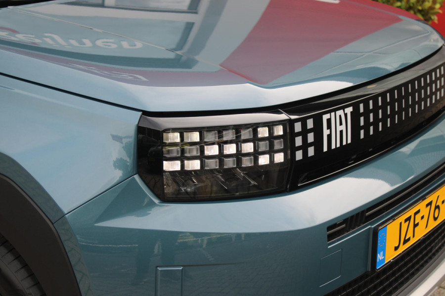 Fiat Grande Panda 1.2 Hybrid 110PK AUTOMAAT ICON | PACK STYLE: 16" LICHTMETALEN VELGEN HOOGGLANS ZWART, DAKRAILS ZWART, EXTRA GETINTE ACHTERRUITEN, IN HOOGTE VERSTELBARE PASSAGIERSSTOEL, MIDDENARMSTEUN, STYLE VOOR EN ACHTERBUMPER, STYLE DASHBOARD) | CRUISE CONTROL | DAB+ RADIO | APPLE CARPLAY/ANDROID AUTO |
