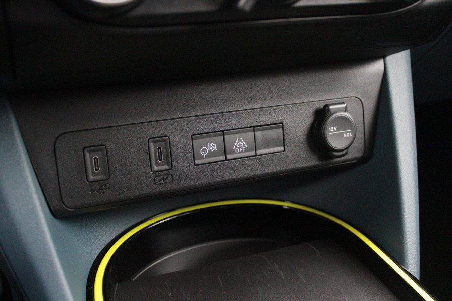 Fiat Grande Panda 1.2 Hybrid 110PK AUTOMAAT ICON | PACK STYLE: 16" LICHTMETALEN VELGEN HOOGGLANS ZWART, DAKRAILS ZWART, EXTRA GETINTE ACHTERRUITEN, IN HOOGTE VERSTELBARE PASSAGIERSSTOEL, MIDDENARMSTEUN, STYLE VOOR EN ACHTERBUMPER, STYLE DASHBOARD) | CRUISE CONTROL | DAB+ RADIO | APPLE CARPLAY/ANDROID AUTO |
