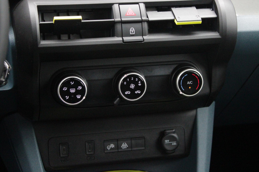 Fiat Grande Panda 1.2 Hybrid 110PK AUTOMAAT ICON | PACK STYLE: 16" LICHTMETALEN VELGEN HOOGGLANS ZWART, DAKRAILS ZWART, EXTRA GETINTE ACHTERRUITEN, IN HOOGTE VERSTELBARE PASSAGIERSSTOEL, MIDDENARMSTEUN, STYLE VOOR EN ACHTERBUMPER, STYLE DASHBOARD) | CRUISE CONTROL | DAB+ RADIO | APPLE CARPLAY/ANDROID AUTO |