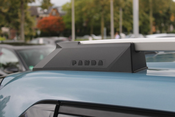 Fiat Grande Panda 1.2 Hybrid 110PK AUTOMAAT ICON | PACK STYLE: 16" LICHTMETALEN VELGEN HOOGGLANS ZWART, DAKRAILS ZWART, EXTRA GETINTE ACHTERRUITEN, IN HOOGTE VERSTELBARE PASSAGIERSSTOEL, MIDDENARMSTEUN, STYLE VOOR EN ACHTERBUMPER, STYLE DASHBOARD) | CRUISE CONTROL | DAB+ RADIO | APPLE CARPLAY/ANDROID AUTO |