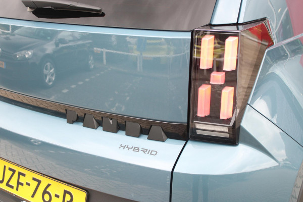 Fiat Grande Panda 1.2 Hybrid 110PK AUTOMAAT ICON | PACK STYLE: 16" LICHTMETALEN VELGEN HOOGGLANS ZWART, DAKRAILS ZWART, EXTRA GETINTE ACHTERRUITEN, IN HOOGTE VERSTELBARE PASSAGIERSSTOEL, MIDDENARMSTEUN, STYLE VOOR EN ACHTERBUMPER, STYLE DASHBOARD) | CRUISE CONTROL | DAB+ RADIO | APPLE CARPLAY/ANDROID AUTO |